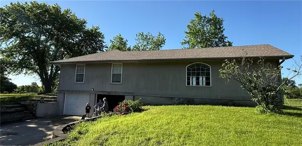 23820 S State Highway EE HWY, Harrisonville, MO 64701
