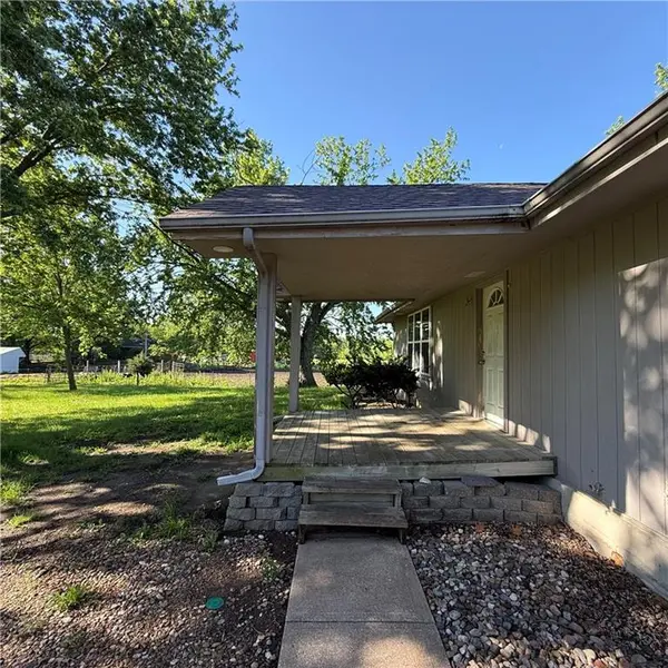 23820 S State Highway EE HWY, Harrisonville, MO 64701