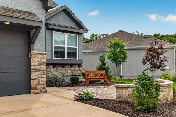 7211 Westgate ST, Shawnee, KS 66216