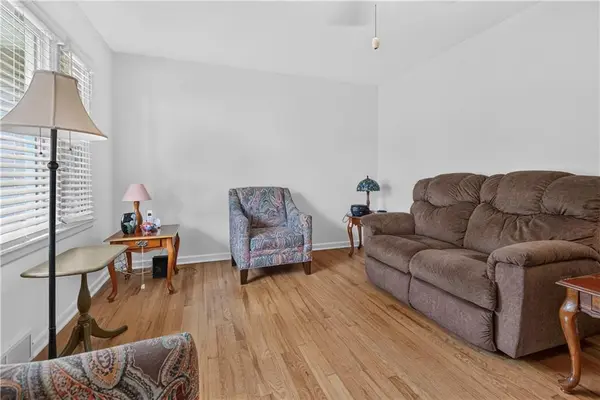 8217 Barkley LN, Overland Park, KS 66204