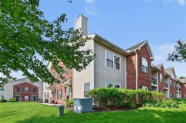 11607 Tomahawk Creek Pkwy #J, Leawood, KS 66211