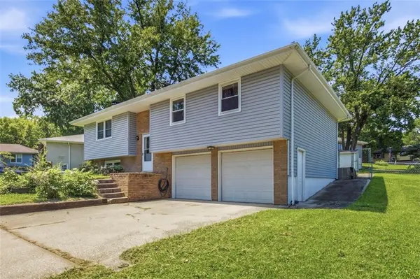 1008 S 21st TER, Leavenworth, KS 66048