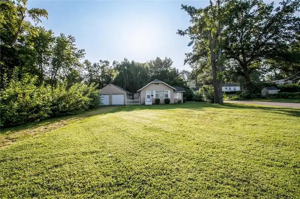 8249 Ward Pkwy, Kansas City, MO 64114