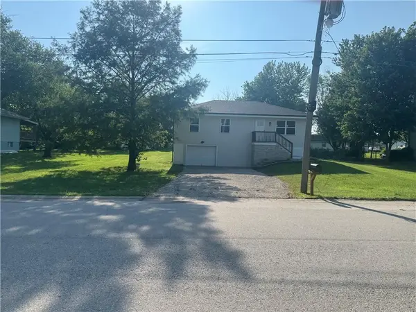 818 S High ST, Butler, MO 64730