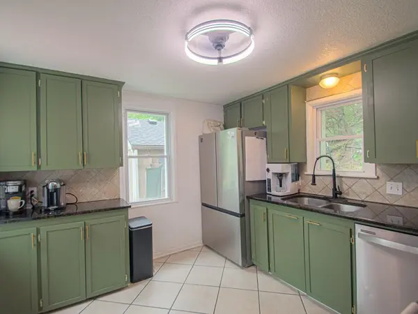 20118 E TRUMAN RD, Independence, MO 64056