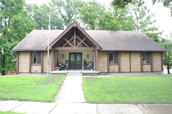 8001 N Lydia AVE, Kansas City, MO 64118