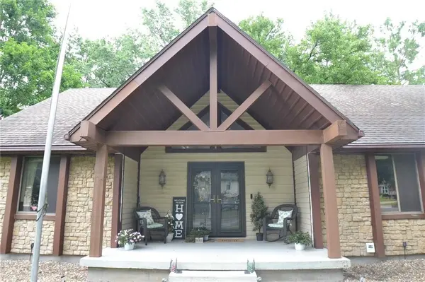 8001 N Lydia AVE, Kansas City, MO 64118