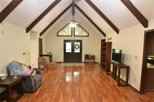 8001 N Lydia AVE, Kansas City, MO 64118