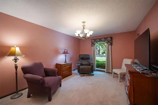 6303 W 108 TER, Overland Park, KS 66211