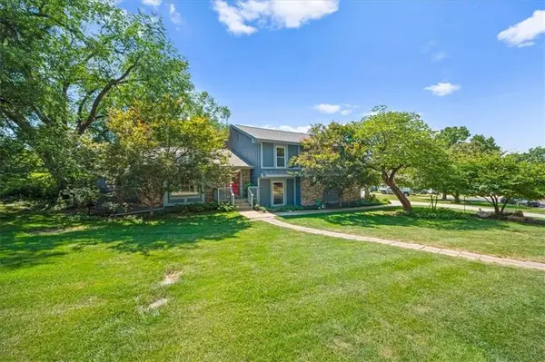 6303 W 108 TER, Overland Park, KS 66211