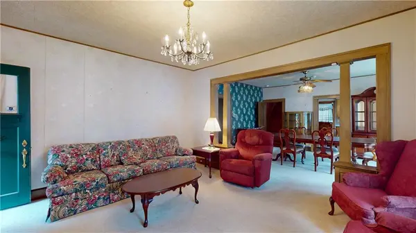 2419 S 17th ST, St Joseph, MO 64503
