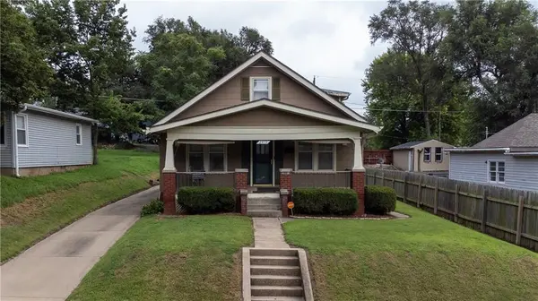 2419 S 17th ST, St Joseph, MO 64503