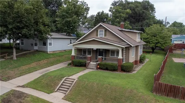 2419 S 17th ST, St Joseph, MO 64503