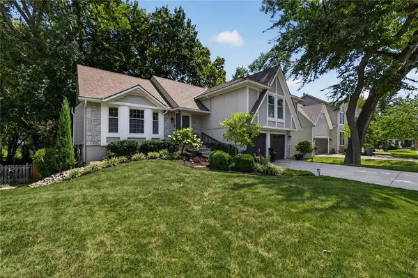 12165 S Alcan ST, Olathe, KS 66062