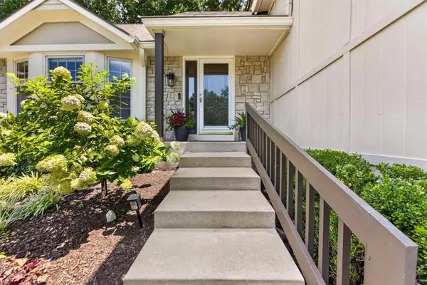12165 S Alcan ST, Olathe, KS 66062
