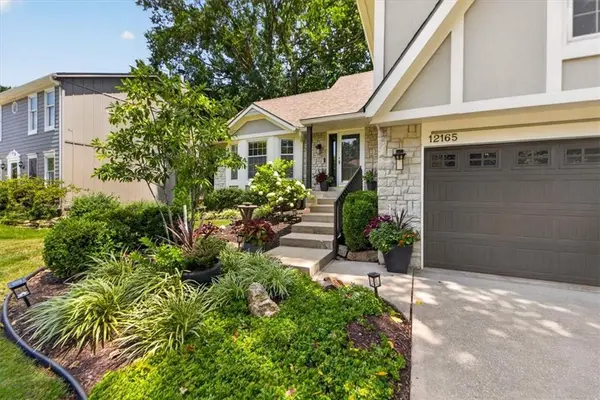 12165 S Alcan ST, Olathe, KS 66062