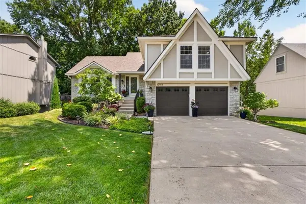 12165 S Alcan ST, Olathe, KS 66062