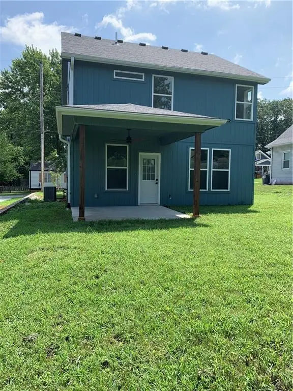 620 NW Charlotte ST, Grain Valley, MO 64029
