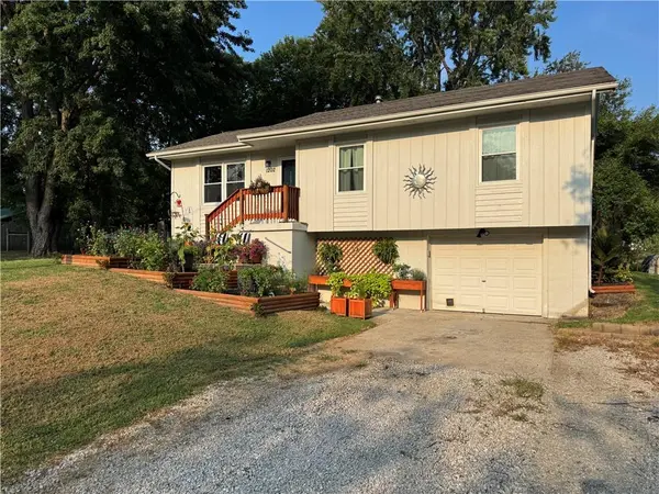 1202 S Hormeyer ST, Clinton, MO 64735