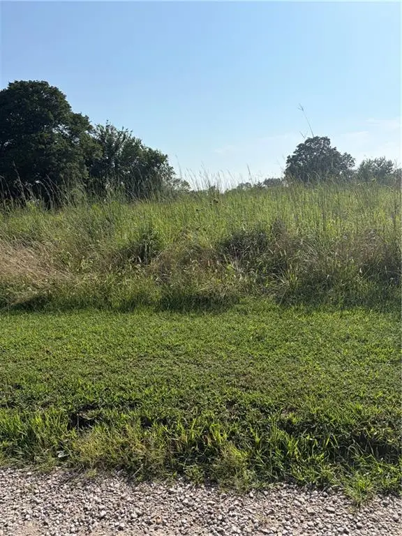 45 N Eagle LN, Mound City, KS 66056