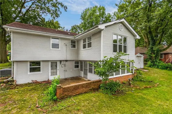 10300 E 72nd ST, Raytown, MO 64133