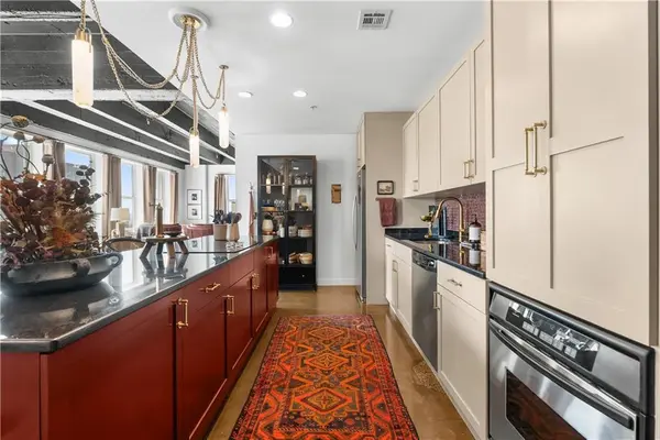 21 W 10th ST #15D, Kansas City, MO 64105