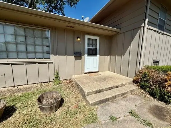2911 & 2913 Belle Haven DR, Lawrence, KS 66046