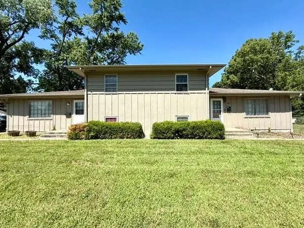 2911 & 2913 Belle Haven DR, Lawrence, KS 66046