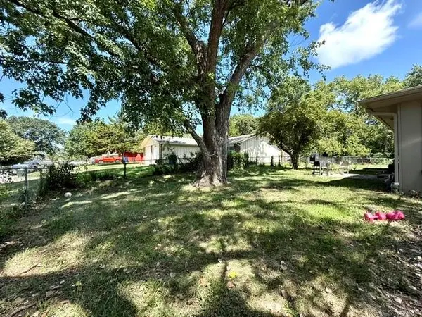 2911 & 2913 Belle Haven DR, Lawrence, KS 66046