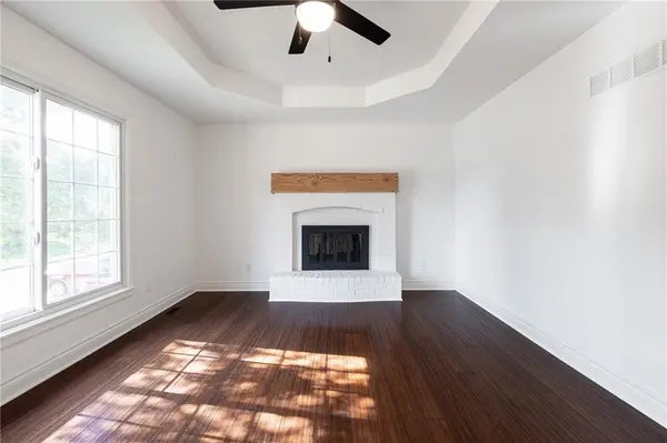 520 NE Bristol DR, Lee's Summit, MO 64086