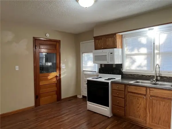 1704 N Main ST, Nevada, MO 64772