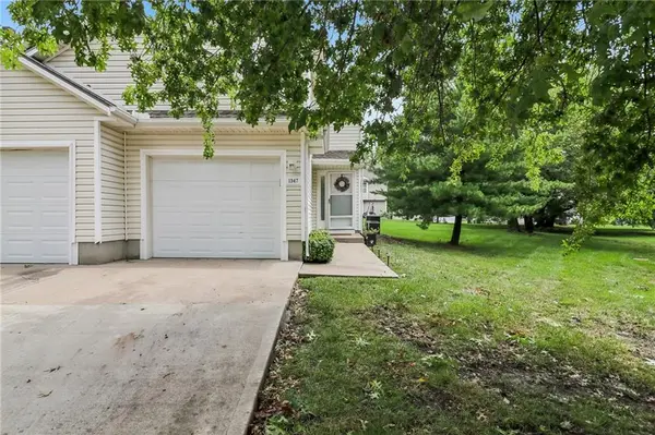 1347 SE Broadway CIR, Lee's Summit, MO 64081