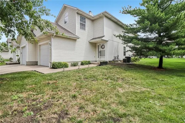 1347 SE Broadway CIR, Lee's Summit, MO 64081