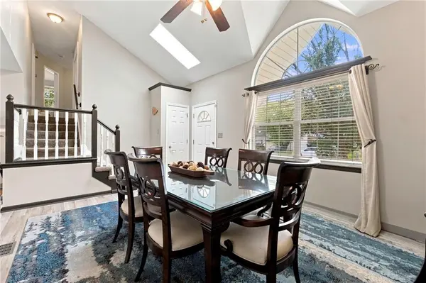 716 SE 11th ST, Lee's Summit, MO 64081