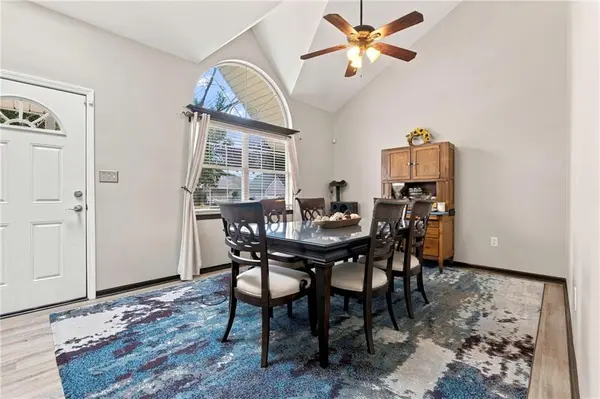 716 SE 11th ST, Lee's Summit, MO 64081