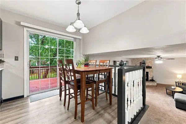716 SE 11th ST, Lee's Summit, MO 64081