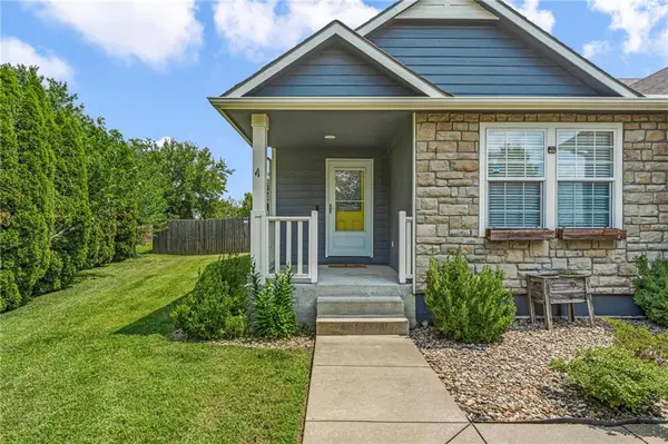 931 E 14th TER, Eudora, KS 66025