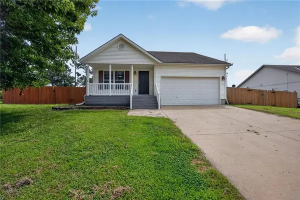 1709 Chadwick CV, Louisburg, KS 66053