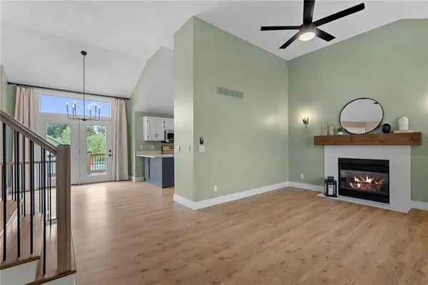 1801 Gunner AVE, Greenwood, MO 64034