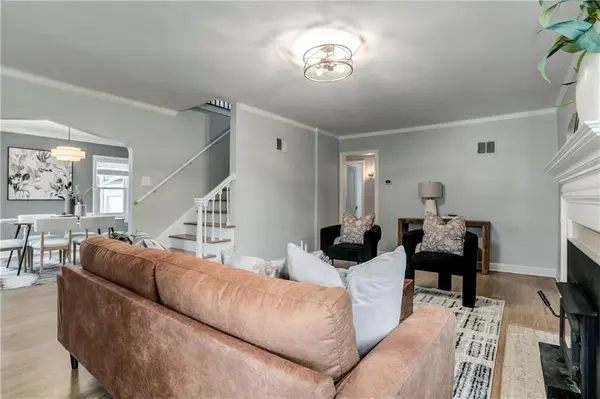 200 E 73RD TER, Kansas City, MO 64114