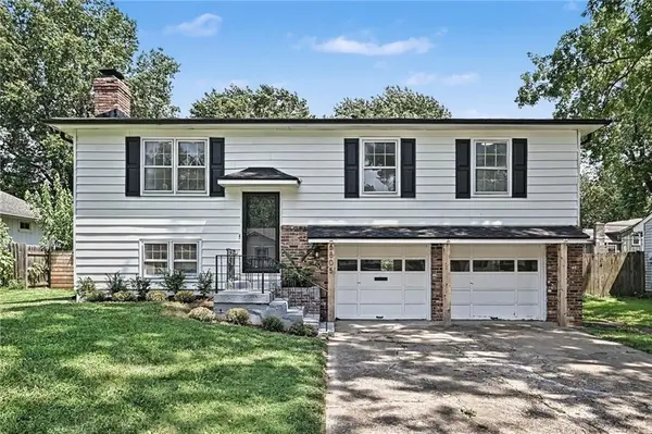 6805 Switzer LN, Shawnee, KS 66203