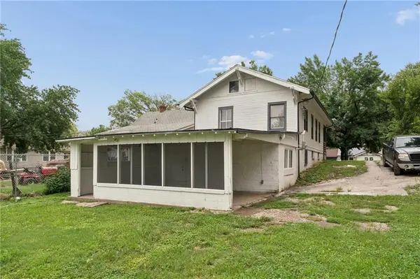 2034 Oakley AVE, Kansas City, MO 64127