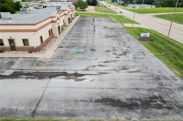 1602 N Woodbine RD, St Joseph, MO 64506
