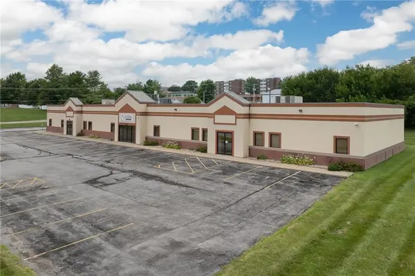 1602 N Woodbine RD, St Joseph, MO 64506