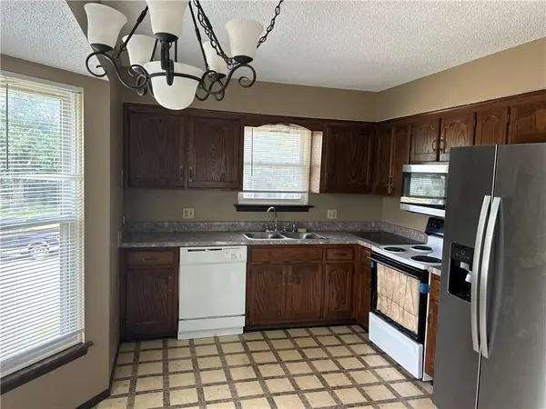 17405 E 41st TER, Independence, MO 64055
