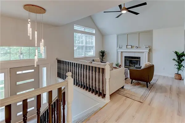 900 SW Daney DR, Lee's Summit, MO 64081