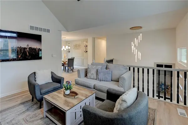 900 SW Daney DR, Lee's Summit, MO 64081