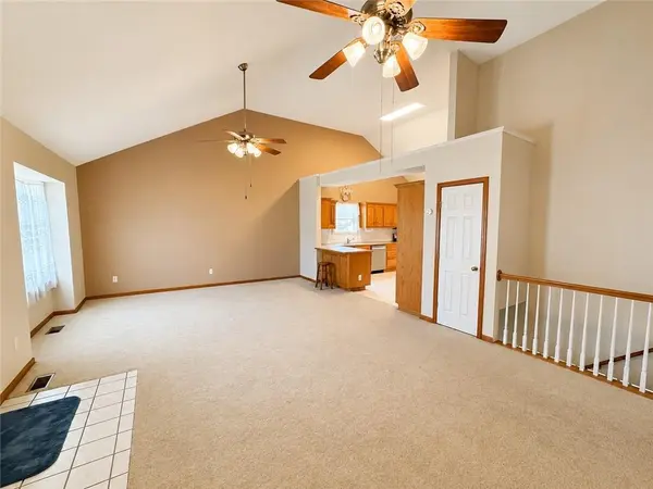 809 SW Graystone DR, Grain Valley, MO 64029
