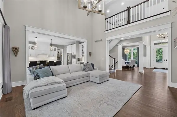 5008 W 141st TER, Leawood, KS 66224