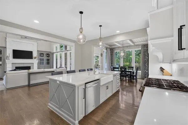 5008 W 141st TER, Leawood, KS 66224